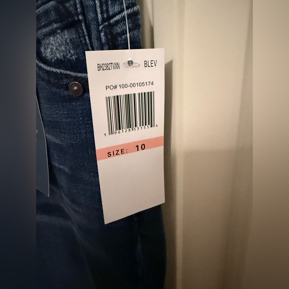 Democracy Blue Straight Leg Jeans with Distressed Details‎ Size 10 - Picture 4 of 8